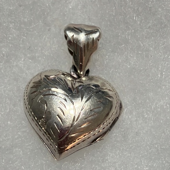 Sterling silver Vintage heart  locket - Picture 2 of 5